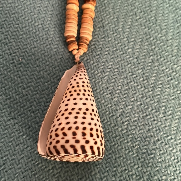 Shell Necklace - Picture 3 of 5
